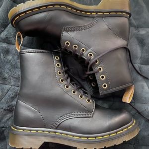 Euc dr martins women’s size 7